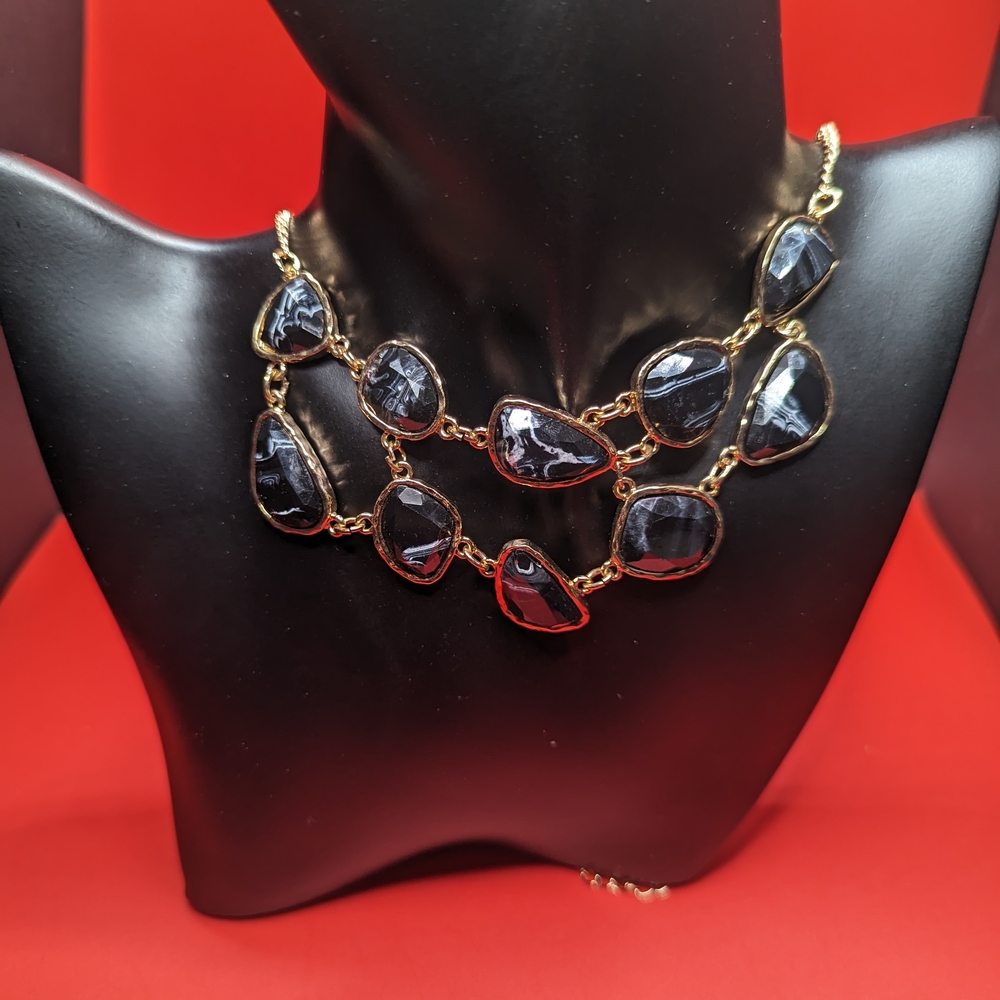 Elegant Black and Gold Necklace